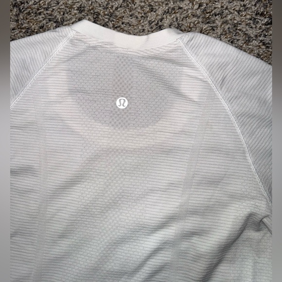 Lululemon Swiftly Tech Short Sleeve 2.0 size 6 - Picture 9 of 9